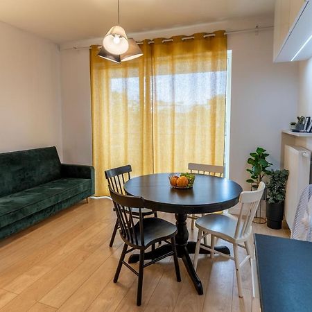 First -- Green Zoliborz Apartment 2 Warszawa Eksteriør billede